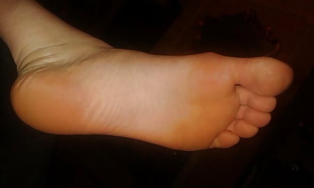 19 year old teen girl feet, soles