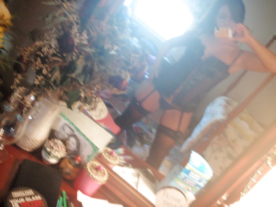 selfshot brunette porn gallery