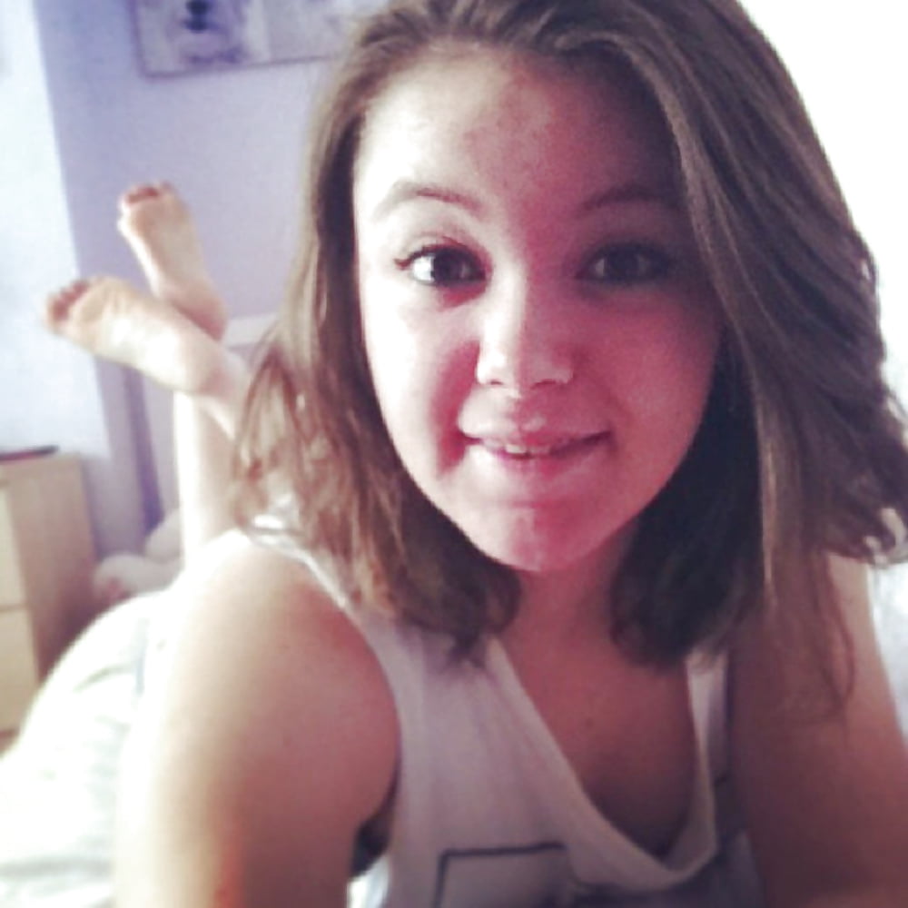 selfshot girls feet pose!!! porn gallery