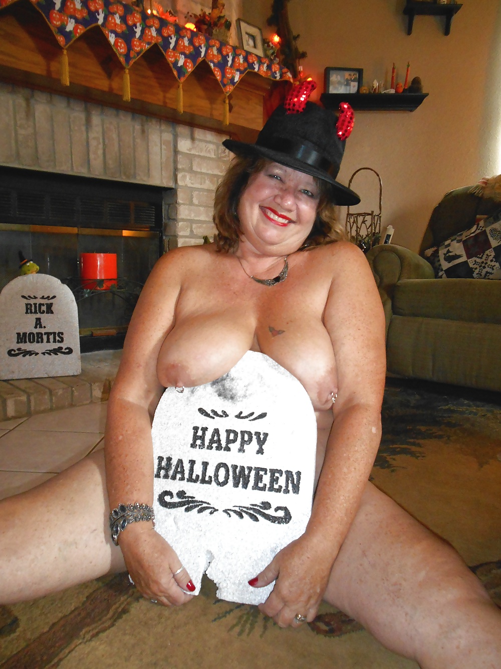 Halloween Whore porn gallery