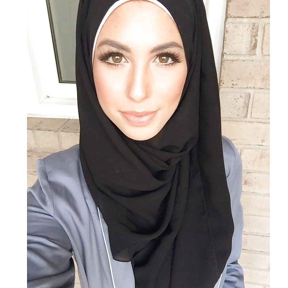 Do you want more of this sexy hijabi girl ? porn gallery