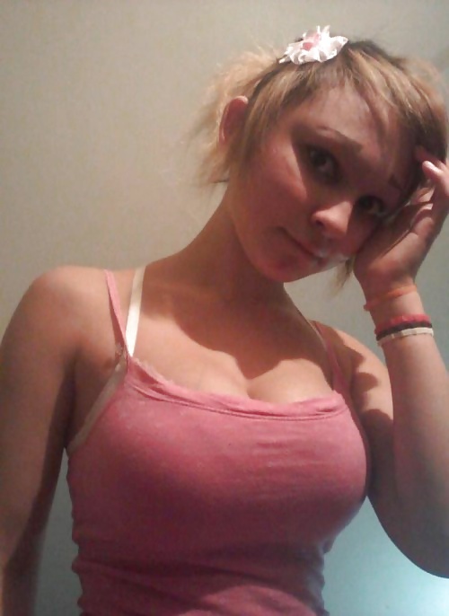 Rubia Tetoncita del barrio porn gallery