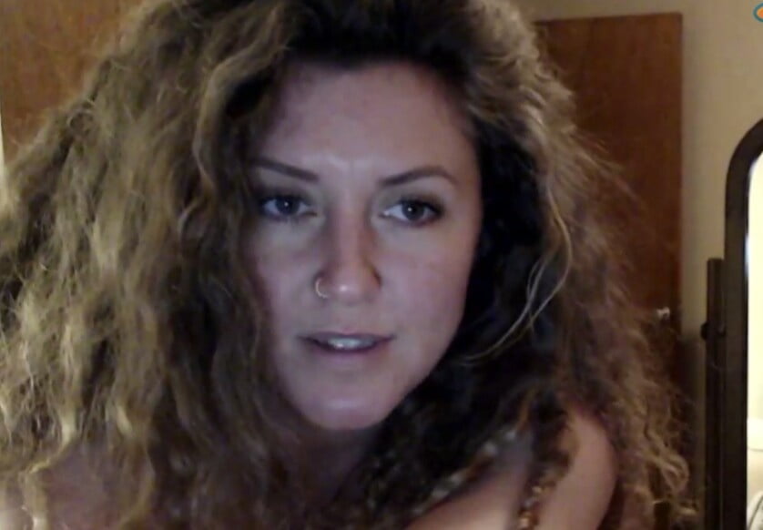 Webcam Girl with big Boobs and curly Hair - 9 Photos 