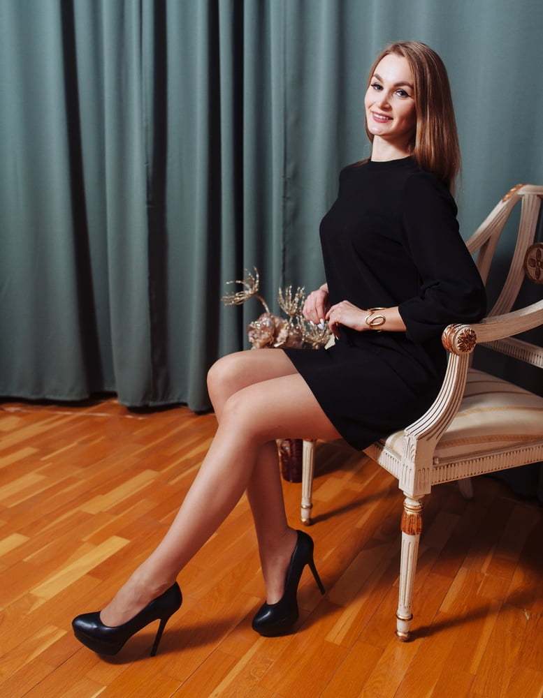 Russian Rich Bitch Clothes Horse in Pantyhose P2 - 38 Photos 