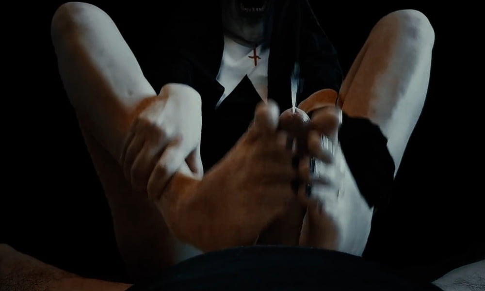 Halloween Footjob - 29 Photos 