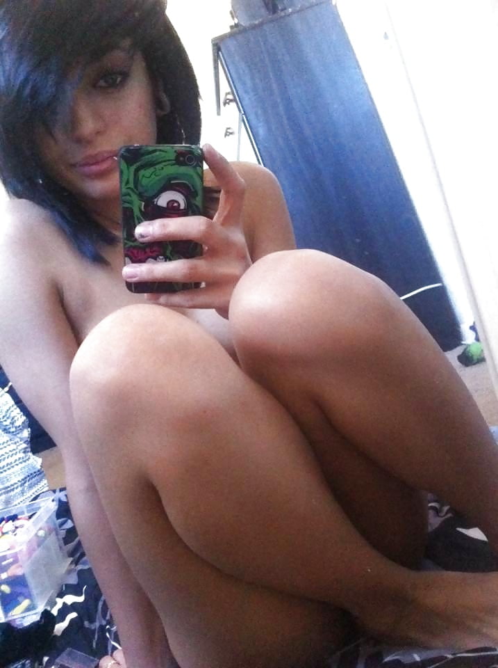 Dirty Teen Slut aka Sneakingaway Selfies porn gallery