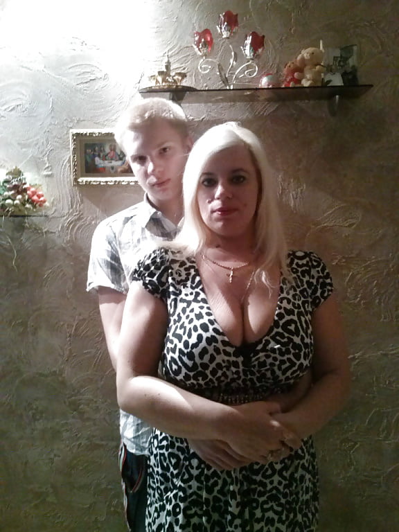 Молодая русская мамка с сыном. Русские грудастые женщины домашнее. Семейные пары из соцсетей.