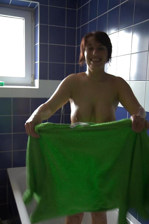 German Amateur in bathtub porn gallery