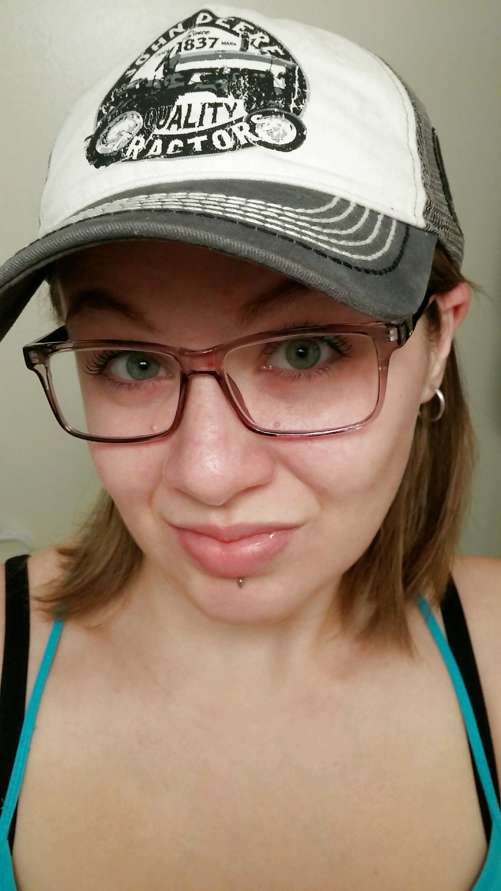 Would you cum on this face? porn gallery