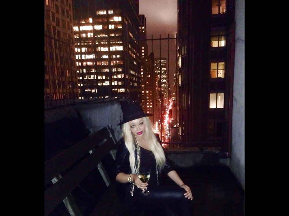 Ragazza di 19 anni conosciuta a Londra porn gallery