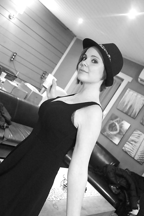 Elle merite quoi cette sainte-nitouche salope ?? porn gallery