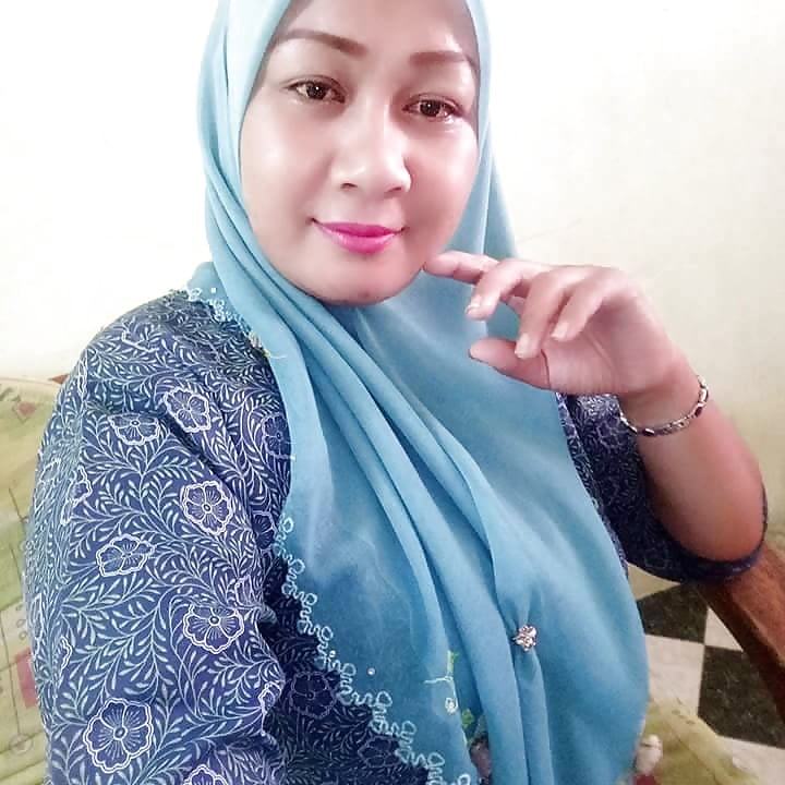 Favourite Malay tudung milf 38 porn gallery