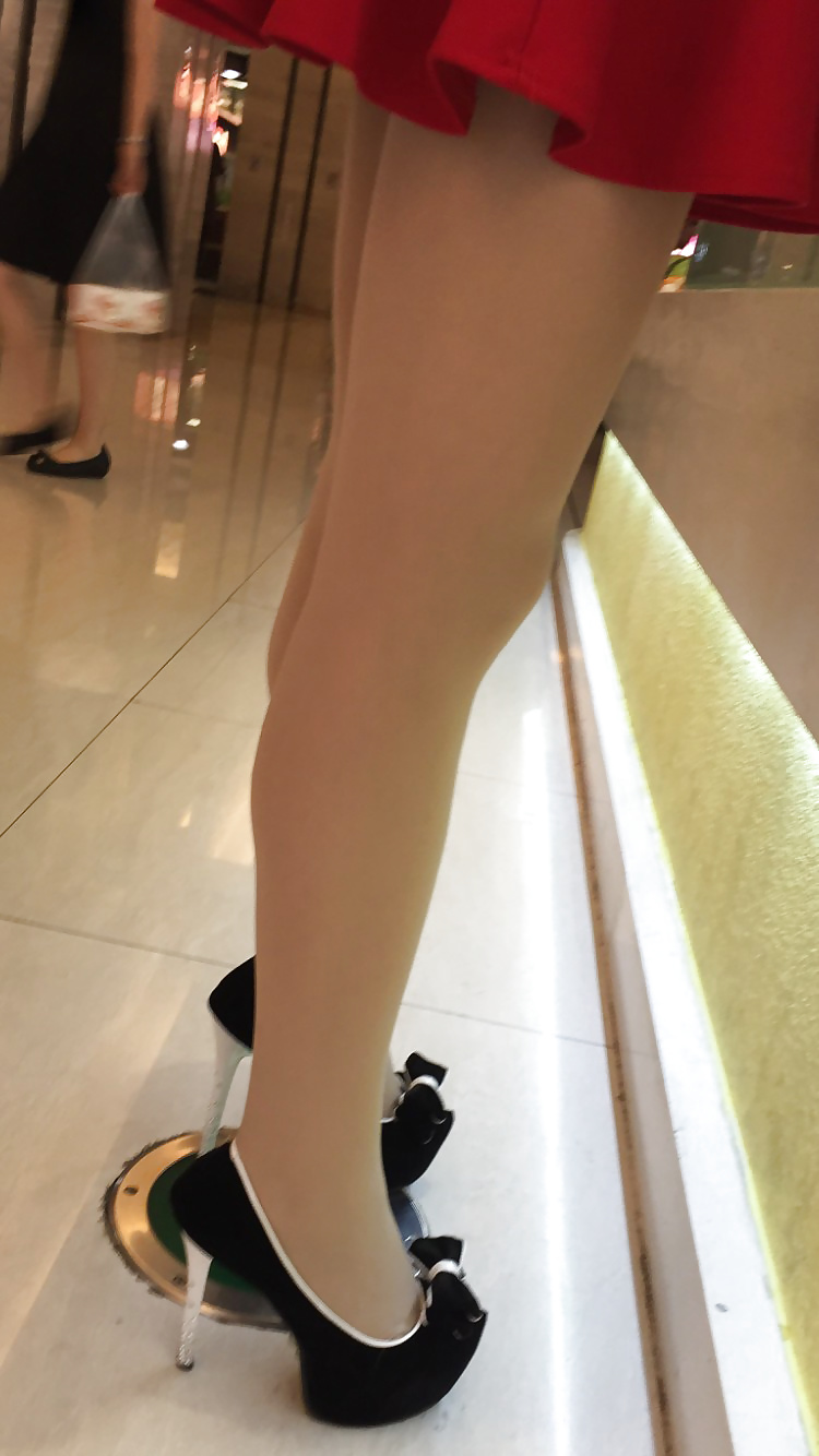 Pretty chinese girl in public porn gallery