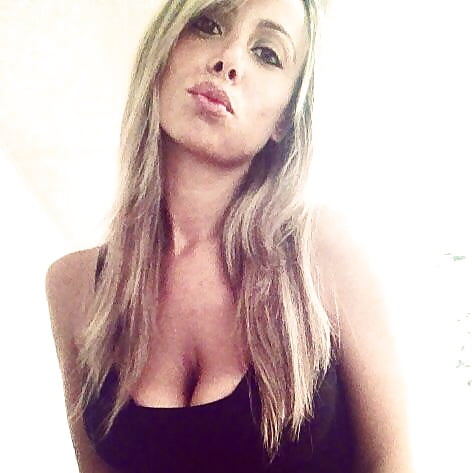 Alessandra e Noemi porn gallery