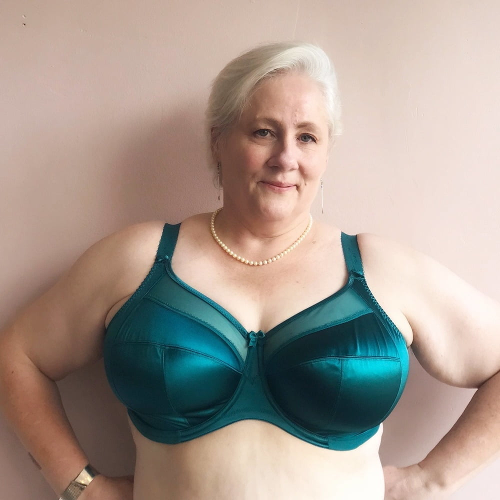 Who is this fantastic mature bra model? Help pls - 4 Photos 