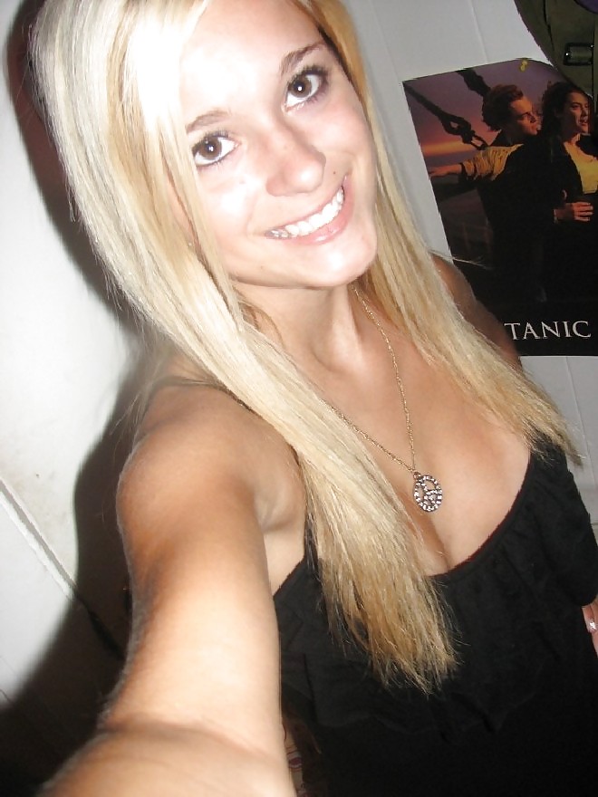 Blonde Hottie From ,SmutDates porn gallery