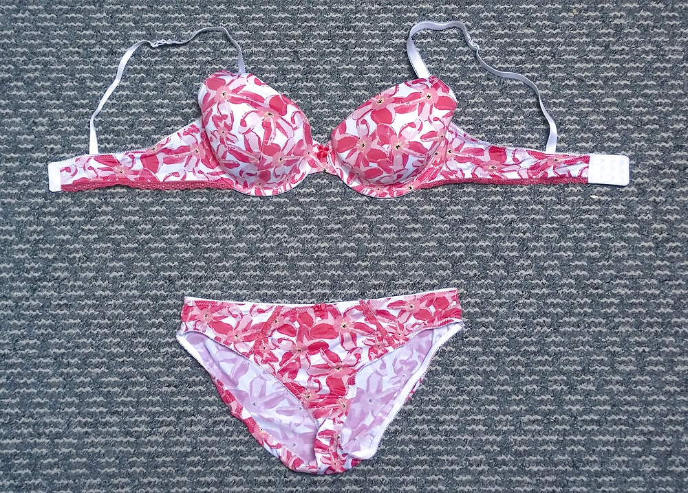 Unterwaesche der 29 jaehrigen Ehehure #1 porn gallery