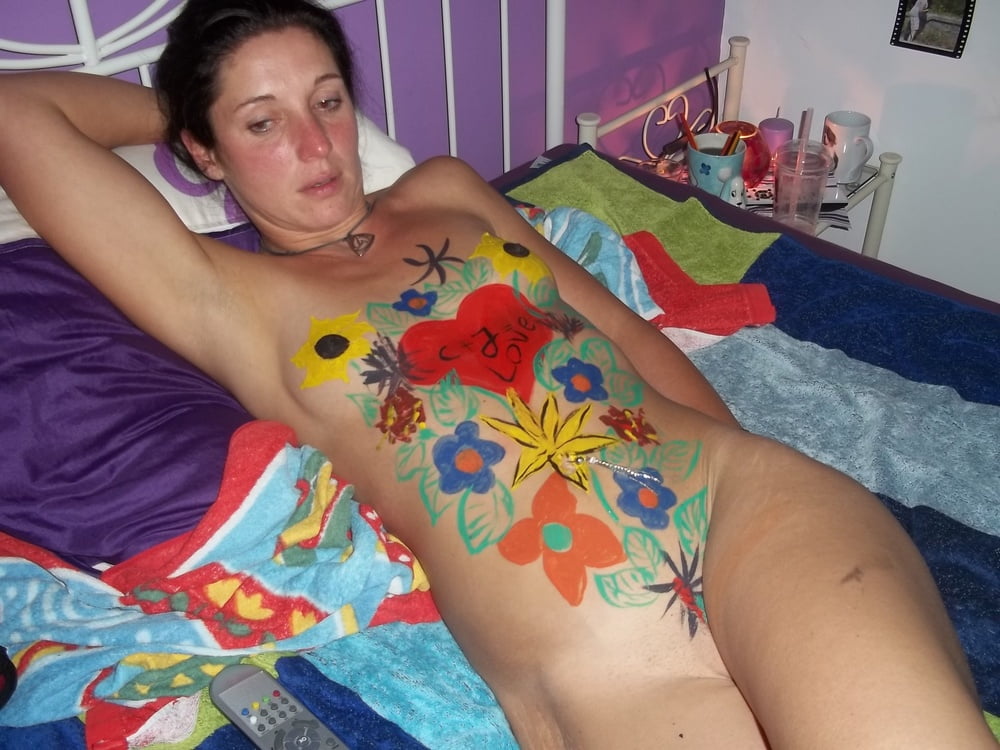 MILF bodypainting - 67 Photos 