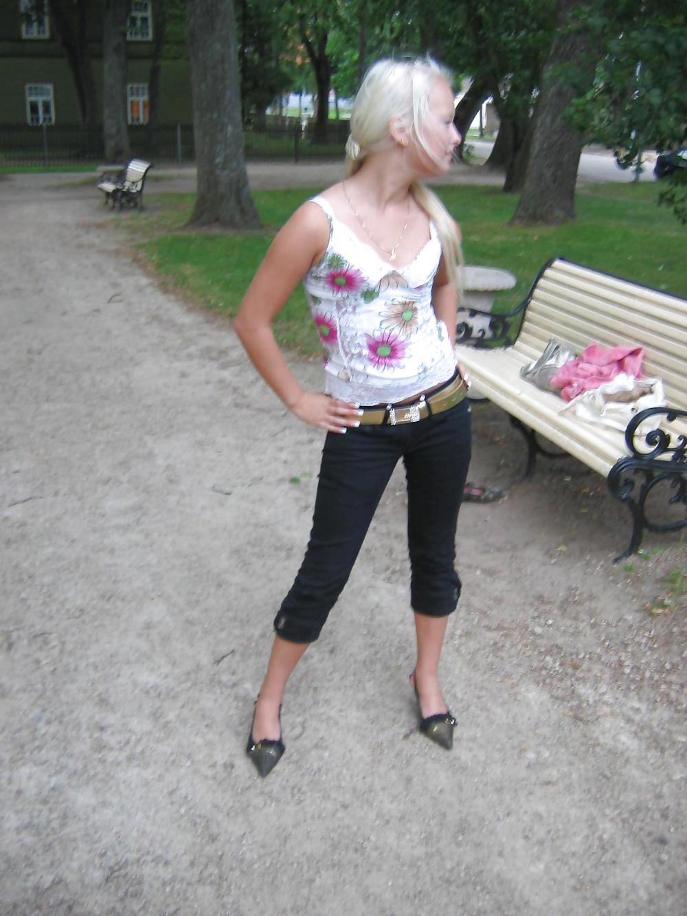 Pretty Amateur Blonde 21 porn gallery