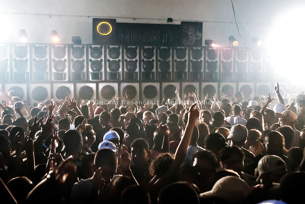 Baile Funk na favela - Rio de Janeiro porn gallery