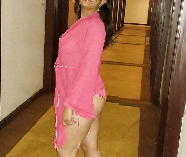 Meri chudakkad Biwi porn gallery