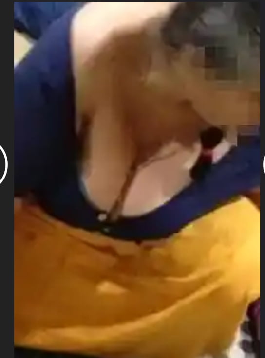 Indian Aunty Hot Cleavage And Boobs 4 Pics Xhamster 