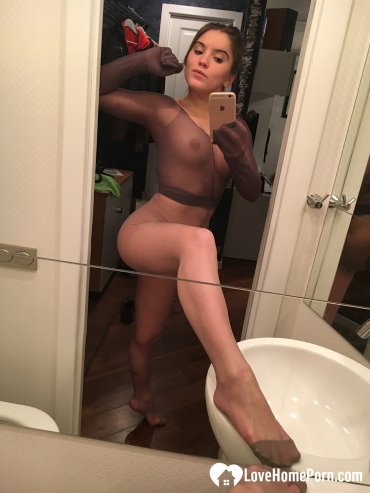 From the bath into a pantyhose outfit - 20 Pics 