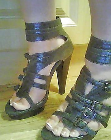 sarahs sexy feet & heels
