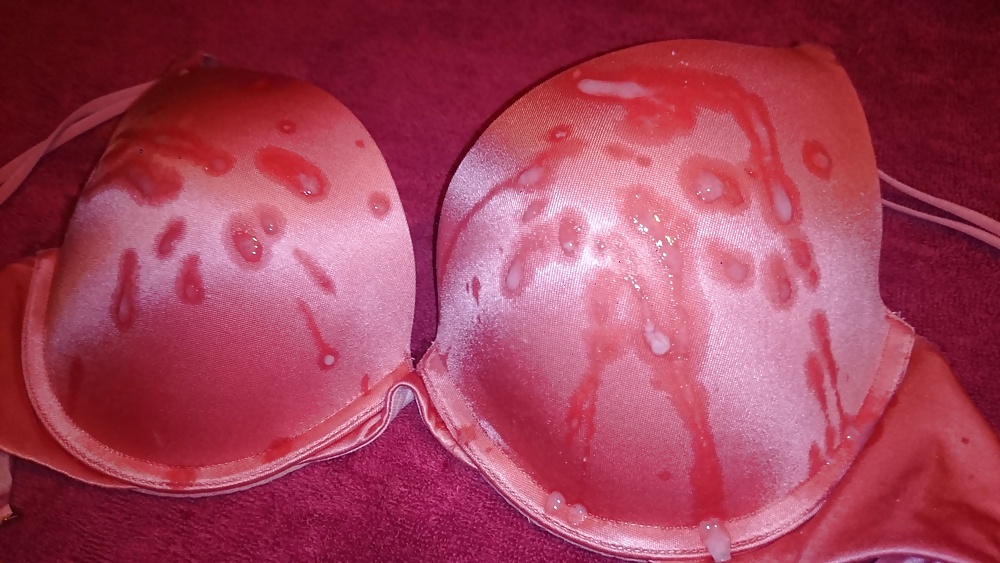 VS Pink Bra Cum porn gallery