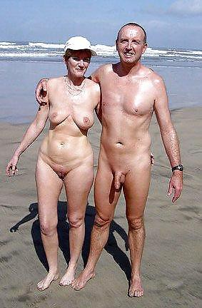 Naked couple 32.