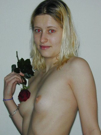 BLONDE WITH ROSE