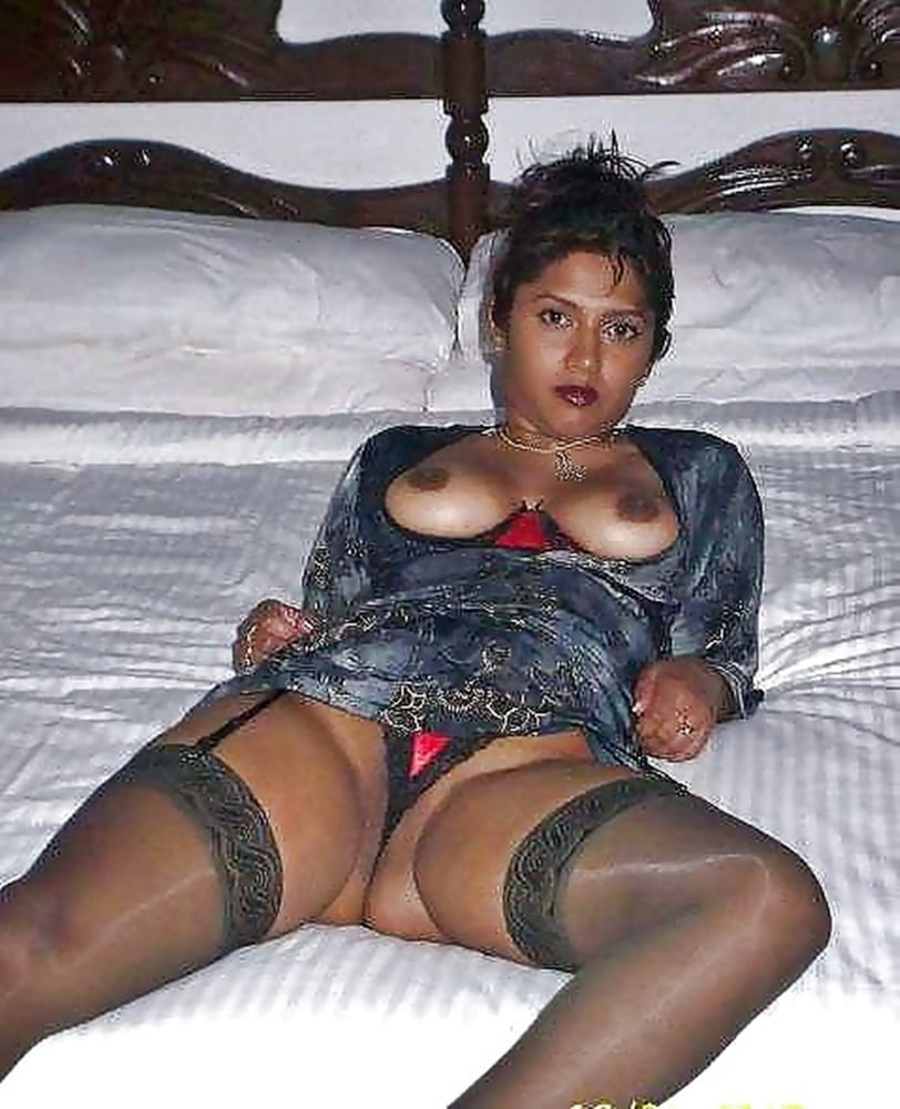 Indian Chick takes charge - 21 Photos 