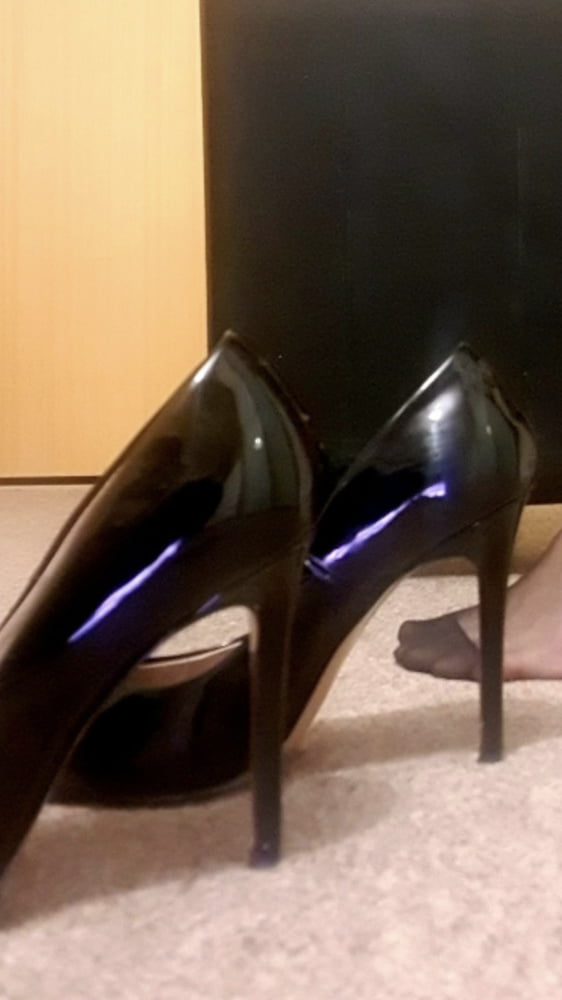 I am wearing these killer heels on my flights this week - 3 Photos 