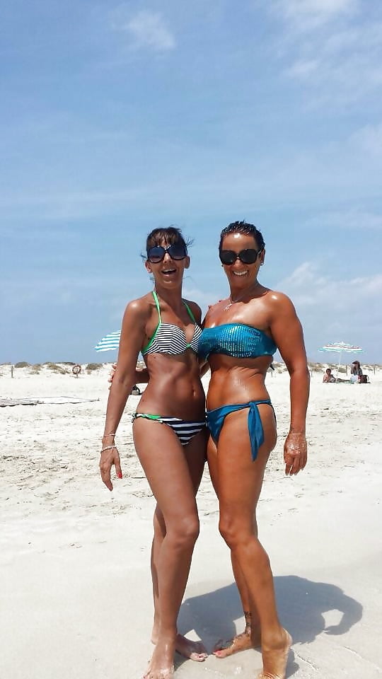 Nice Bikini Milfs&Teens porn gallery