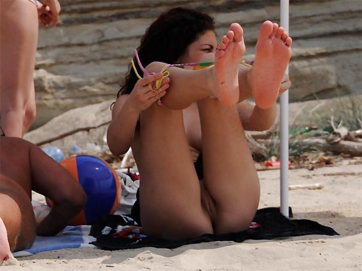 Public Beach Changing - Voyeur beach changing Â» Girlfriends Porn