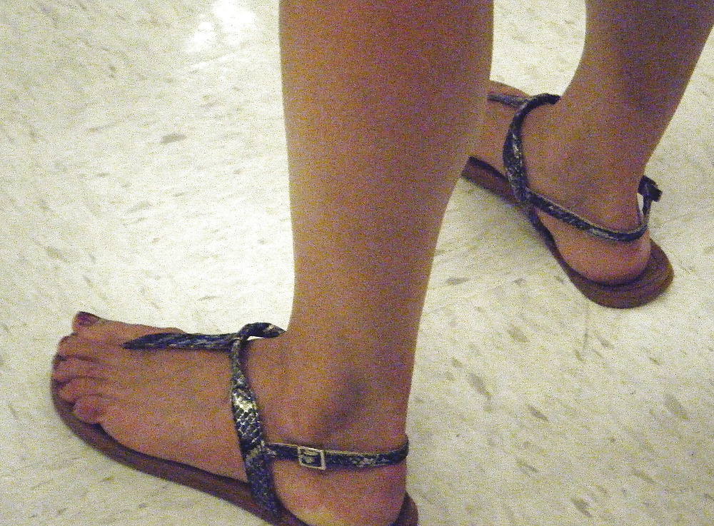 Pretty Women's Feet in Strappy Heels - No Trannies porn gallery