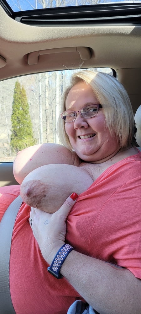 BBW Busty Wench fun in the Great Smokies - 17 Photos 