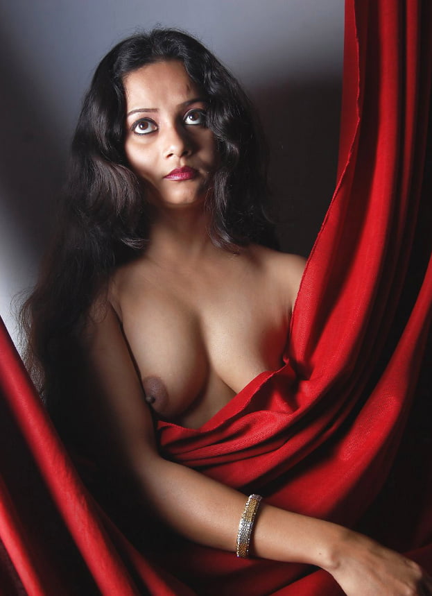 Sizzling hot indian nude model photoshoot