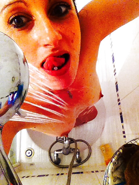 Elle aime le bain et la douche porn gallery