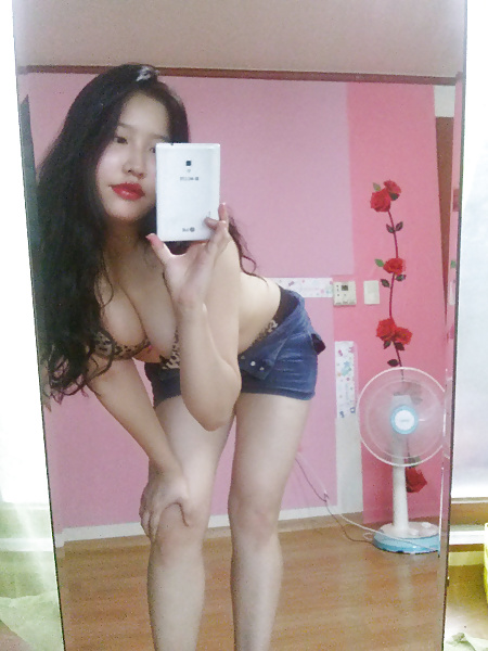 Korean Slut Loves To Take Selfies At Home porn gallery