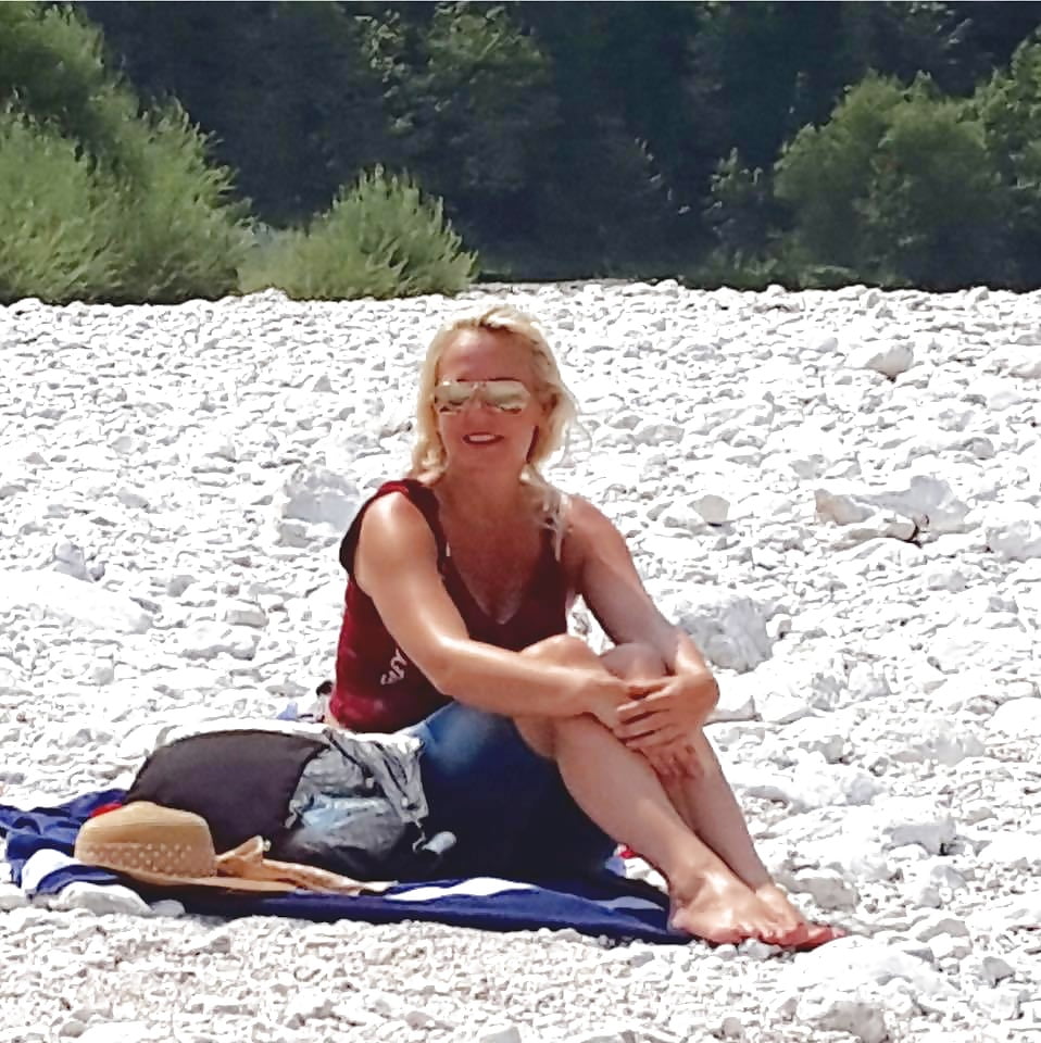 Trying to express her feelings porn gallery