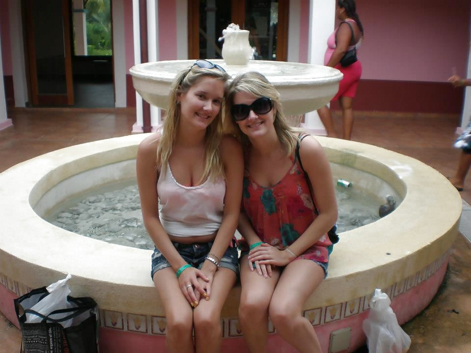 Bikini Twins porn gallery