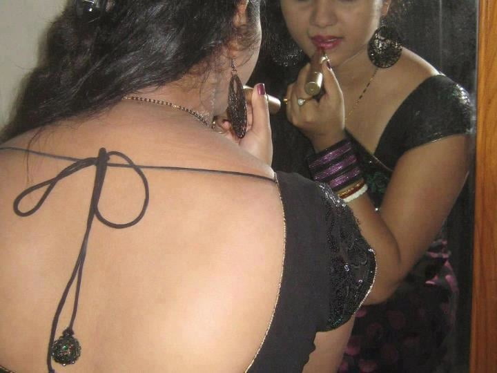 See And Save As Real Desi Bhabhi Hot Back In Saree Blouse Porn Pict