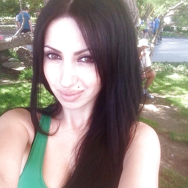 (This cunt loves to suck dick) porn gallery