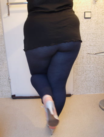 big ass leggings girl         