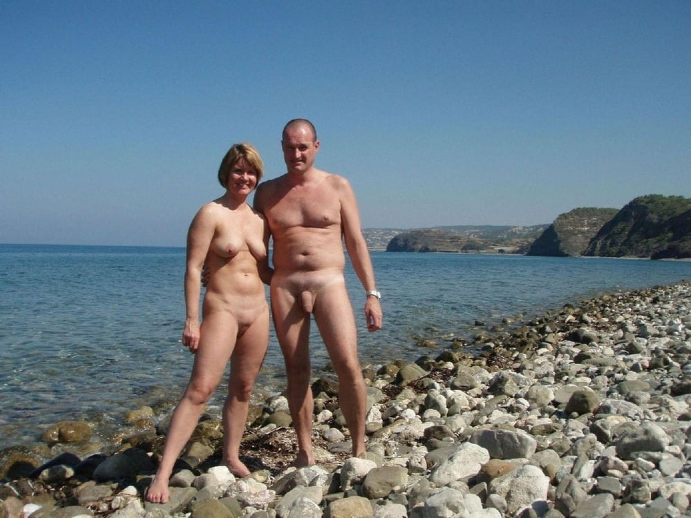 COUPLES NAKED 21 - 24 Photos 