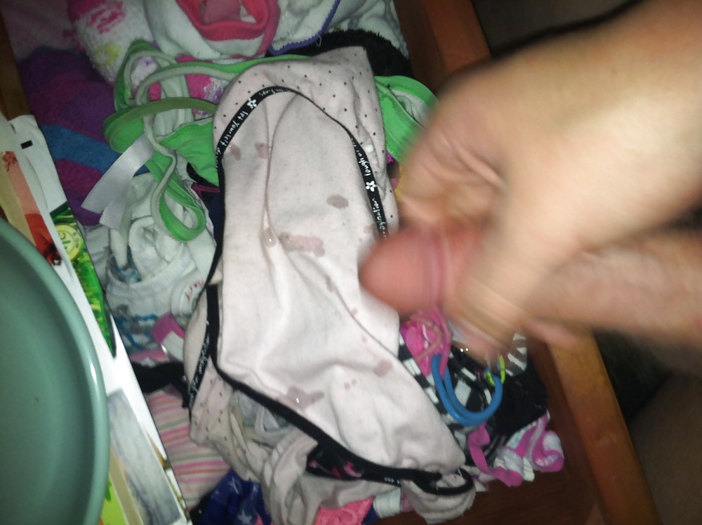 jugando con ropa de mi hermana playing with mi sister undies porn gallery