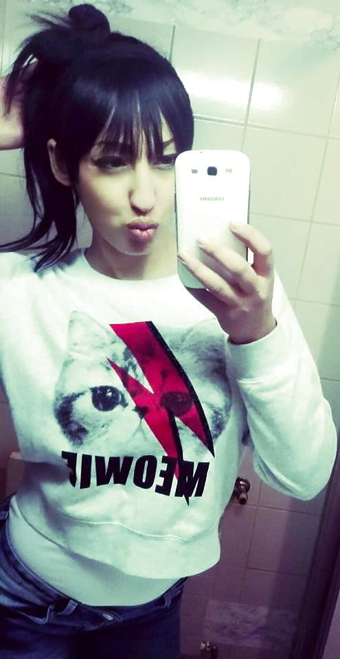 Sandra Vasic Nis porn gallery