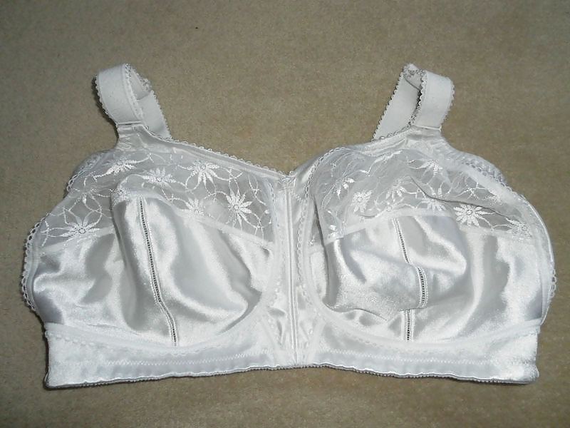 Mature bra porn gallery