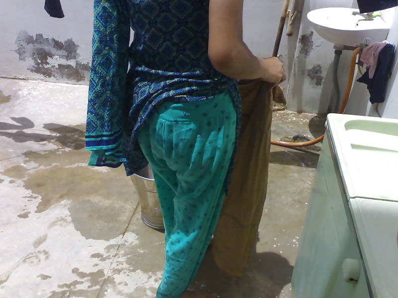 Pakistani Girl In Salwar Qameez ( Desi ) porn gallery